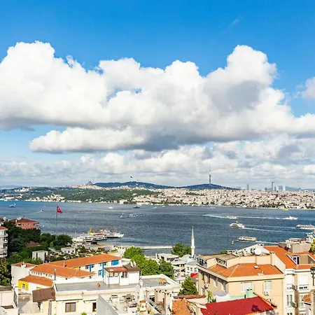 Apartment With Bosphorus View In Cihangir Istanbul