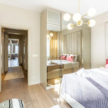 Apartment With Bosphorus View In Cihangir Istanbul